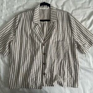Brookstone Beige and White Striped Short-Sleeve Button-Down Shirt
